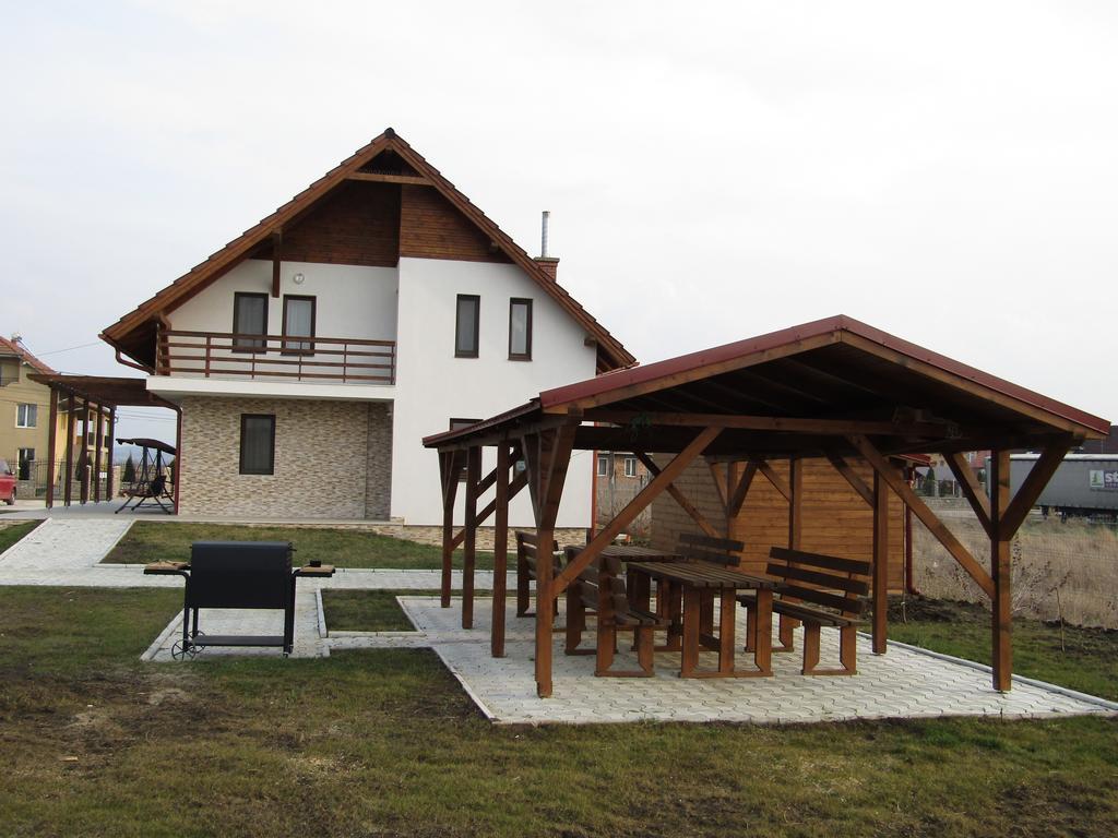 Pensiunea Soli Deo Gloria Sarmasag Esterno foto